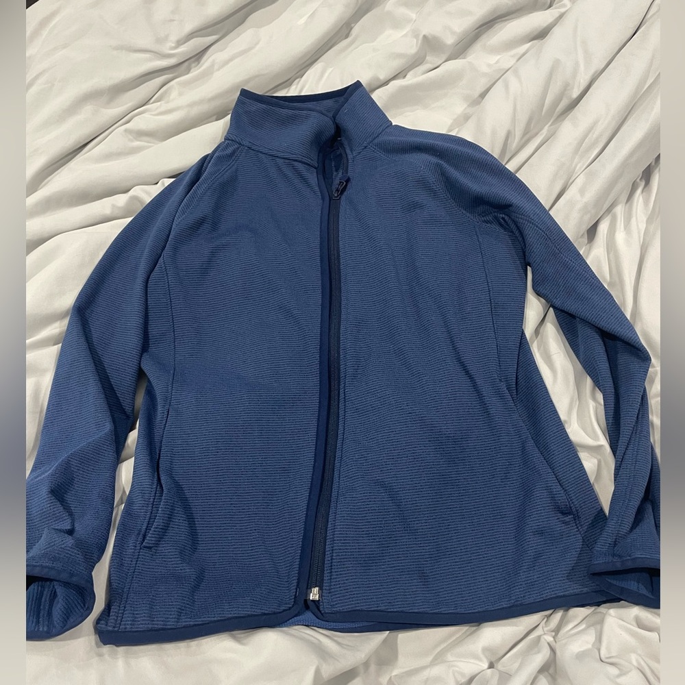 Vineyard Vines zip up. Worn once. Size medium. Very soft.